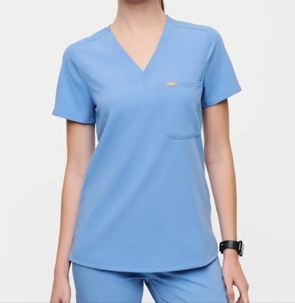 Catarina One-Pocket Scrub Top